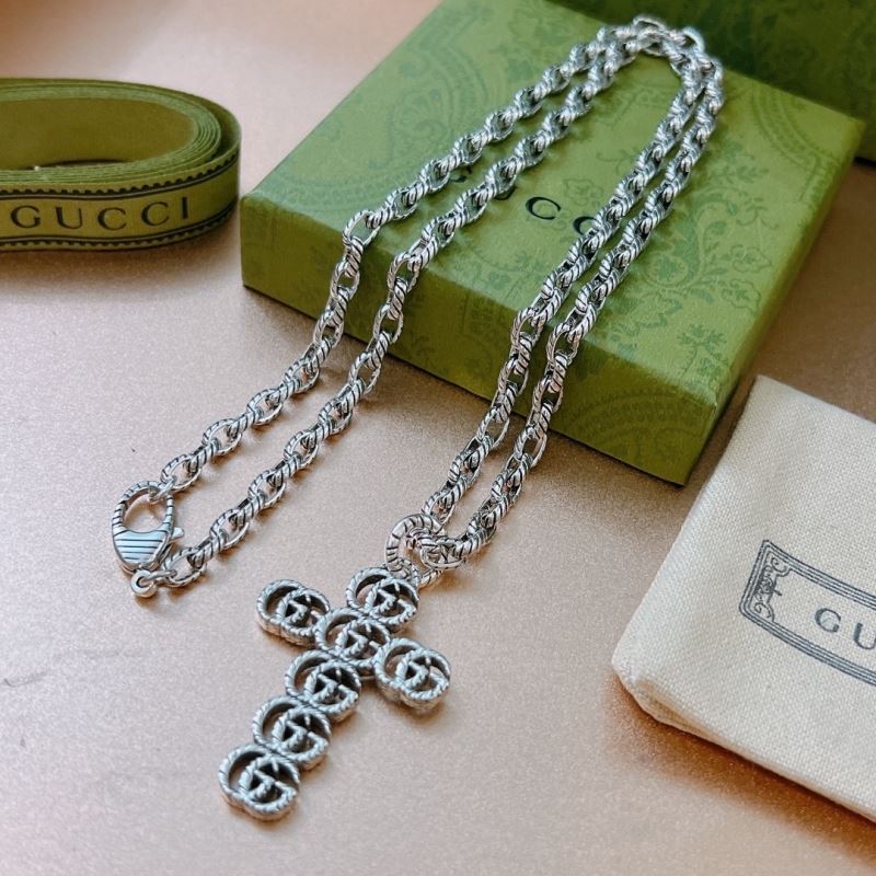 G*u*i necklaces